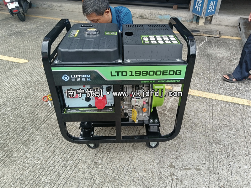 2025年9月9日，客戶到店采購綠田10kw柴油發(fā)電機組并試機