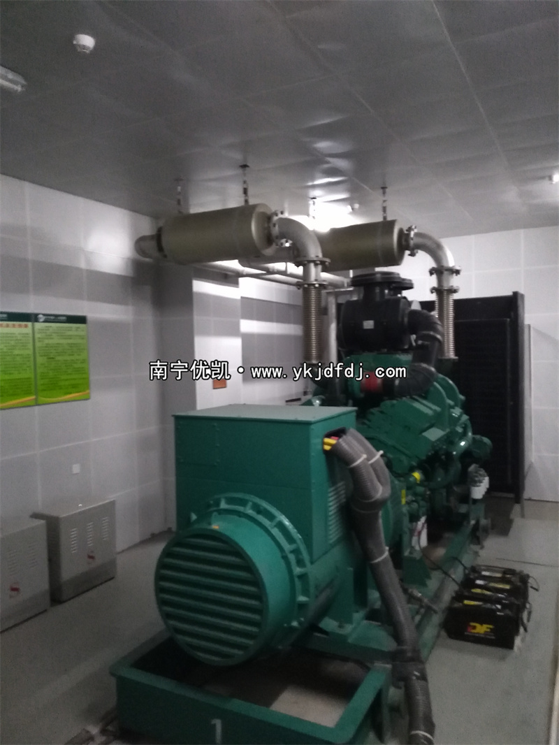 2022年5月6日，800KW康明斯發(fā)電機(jī)組順利通過(guò)驗(yàn)并收交付某醫(yī)院