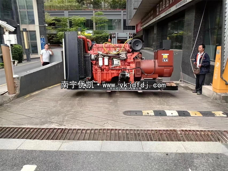 2023年4月4日，300kw玉柴發(fā)電機(jī)組南寧某廣場搬遷現(xiàn)場