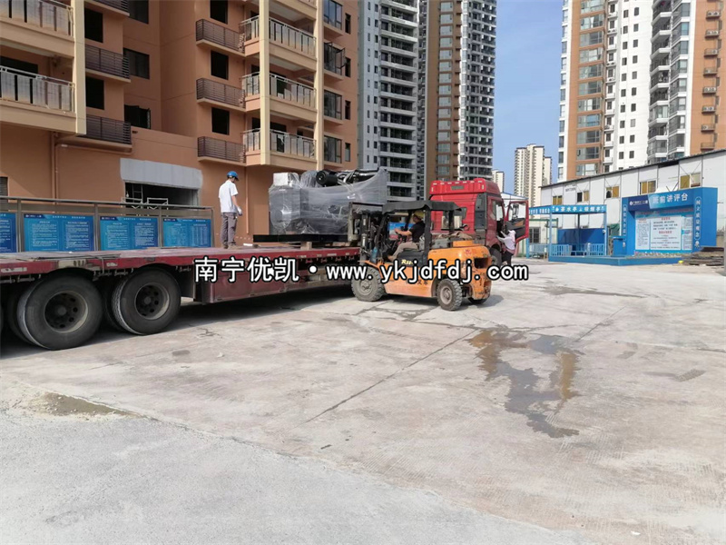 2023年5月16日，廣西項(xiàng)目700kw上柴發(fā)電機(jī)組到貨現(xiàn)場