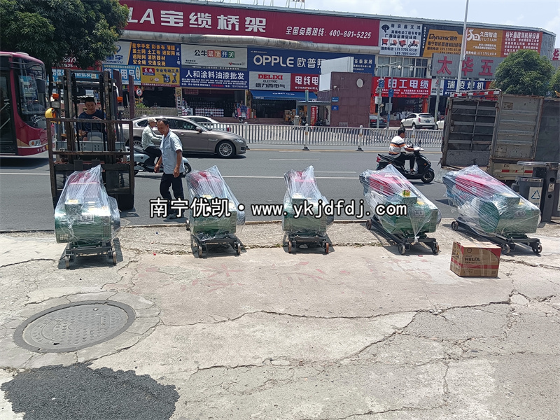 2023年7月26日，非洲項(xiàng)目出口5臺(tái)單缸柴油發(fā)電機(jī)組試機(jī)發(fā)貨大連港口