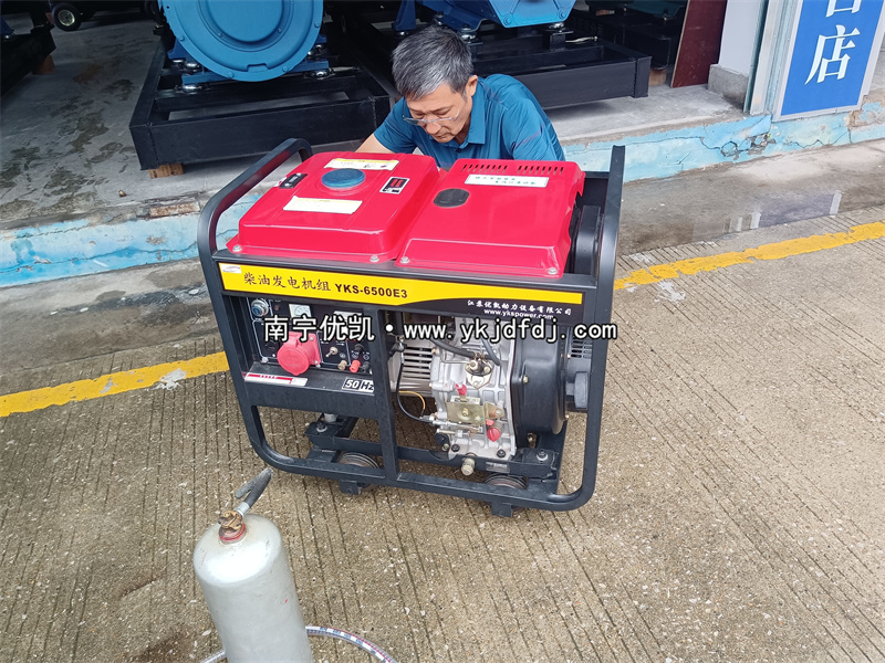 2024年5月19日，客戶到店自提一臺5KW等功率柴油發(fā)電機(jī)組