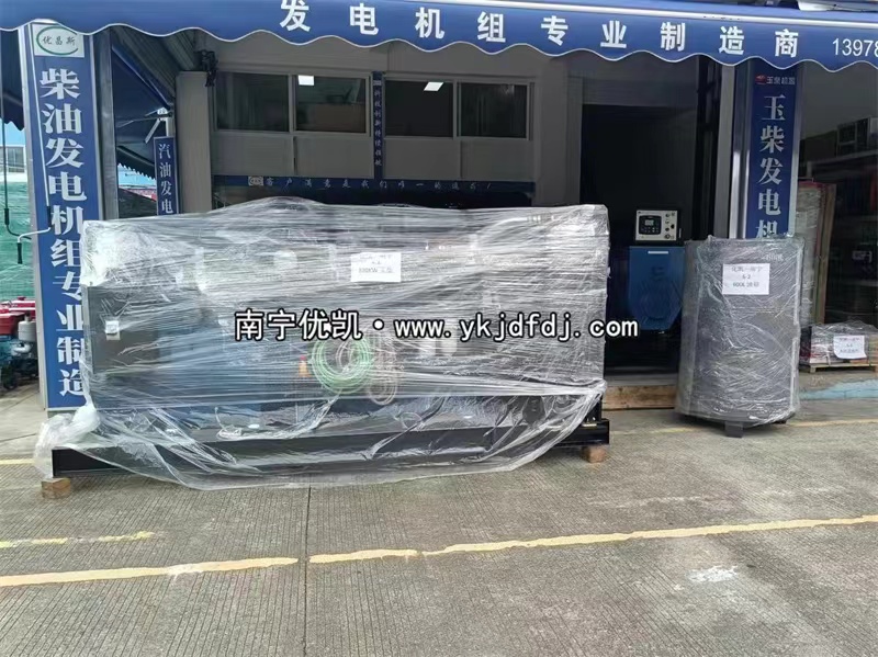 2022年6月19日，越南項(xiàng)目出口兩臺(tái)柴油發(fā)電機(jī)組并裝車(chē)
