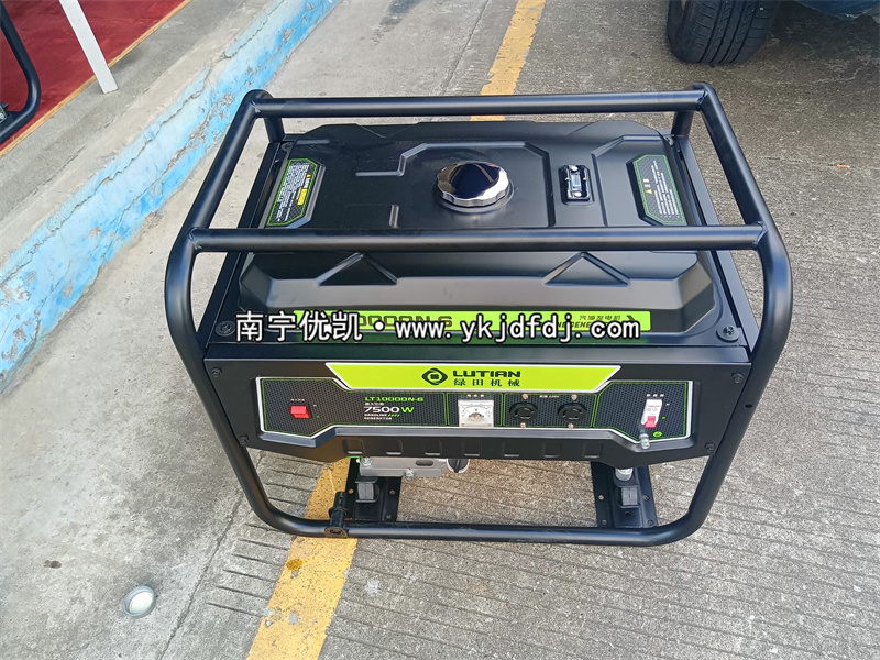 2024年8月8日，客戶到店自提7.5KW汽油發(fā)電機組
