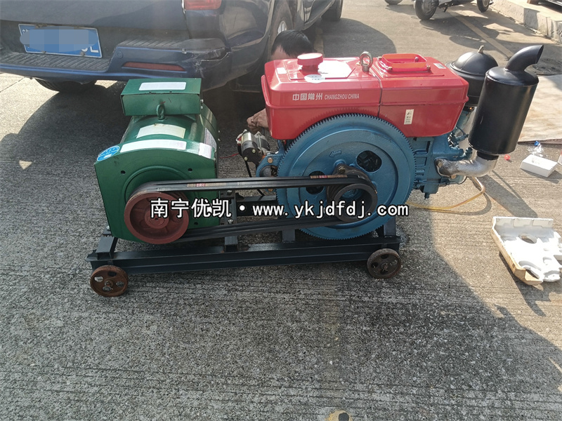 2024年10月21日，客戶到店自提20KW單缸柴油發(fā)電機(jī)組