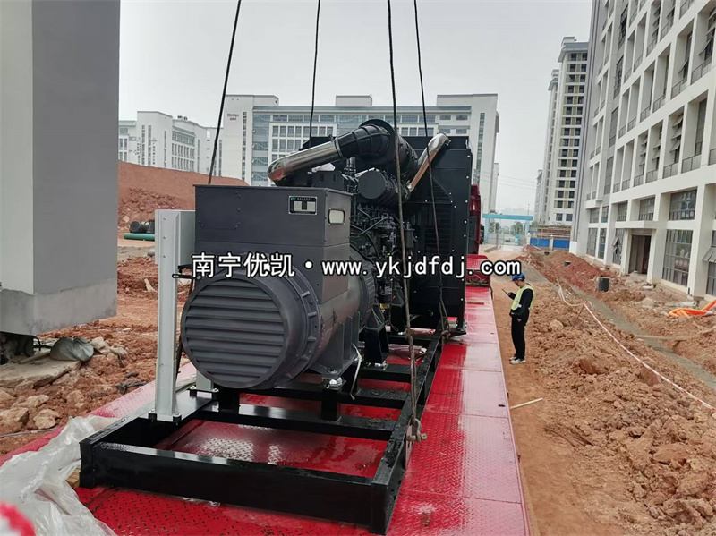 2024年11月6日，南寧項(xiàng)目1120KW上柴發(fā)電機(jī)組到貨安裝調(diào)試