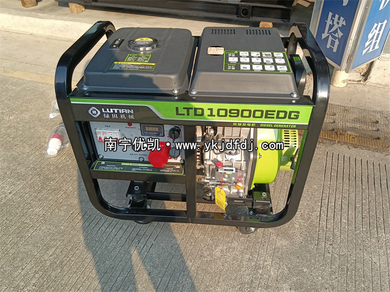 2025年1月20日，客戶到店自提并試機(jī)8KW柴油發(fā)電機(jī)組