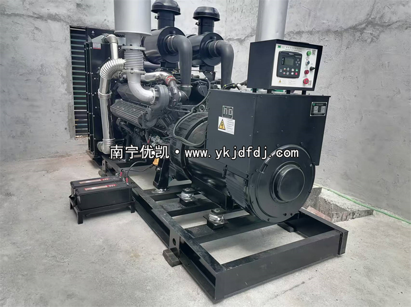 2025年7月6日，欽州項目600KW上柴發(fā)電機組安裝調(diào)試完成并通過驗收