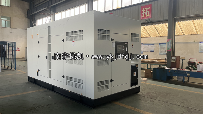 2025年7月15日，國(guó)外項(xiàng)目480KW上柴靜音柴油發(fā)電機(jī)組裝車(chē)發(fā)貨憑祥口岸