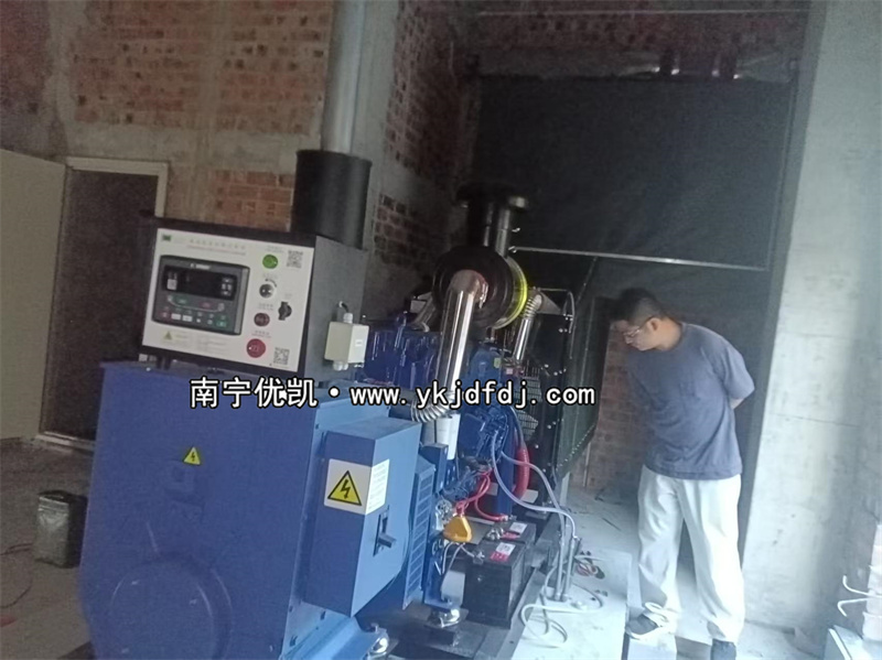 2025年10月13日，平果項目200KW柴油發(fā)電機組安裝完成