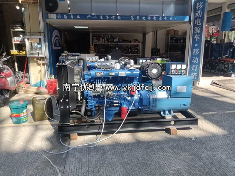 2025年11月18日，客戶到店自提兩臺80kw柴油發(fā)電機組并試機