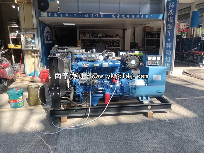 2025年11月18日，客戶到店自提兩臺80kw柴油發(fā)電機(jī)組并試機(jī)